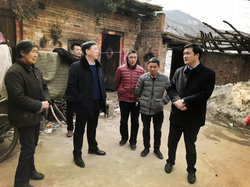 民建“組團(tuán)”慰問，企業(yè)送溫暖到家